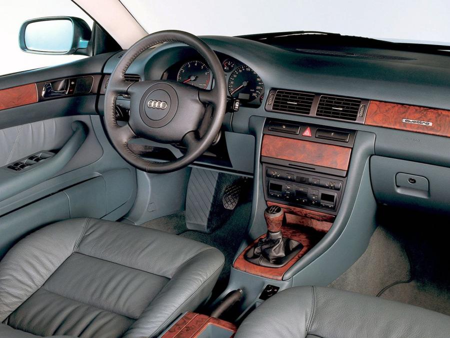 Торпедо Audi A6 2.4 Avant (4B, C5) 1998 года  (фото 12 из 17)